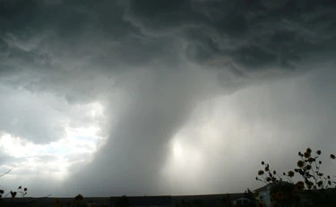Meteo, allerta massima per il downbrust: cosa accadrà a luglio e agosto