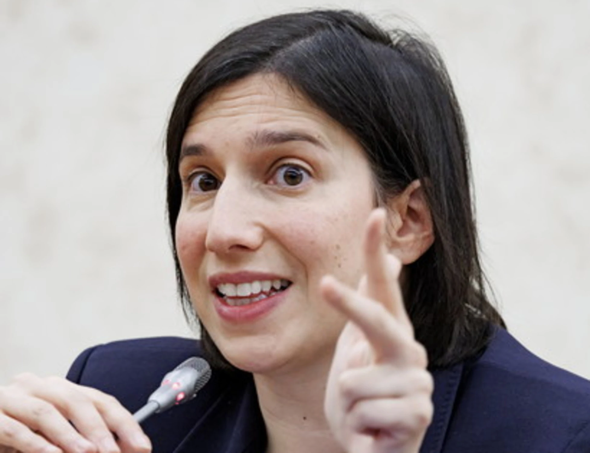 Elly Schlein vuole arruolare il "compagno" Tolkien