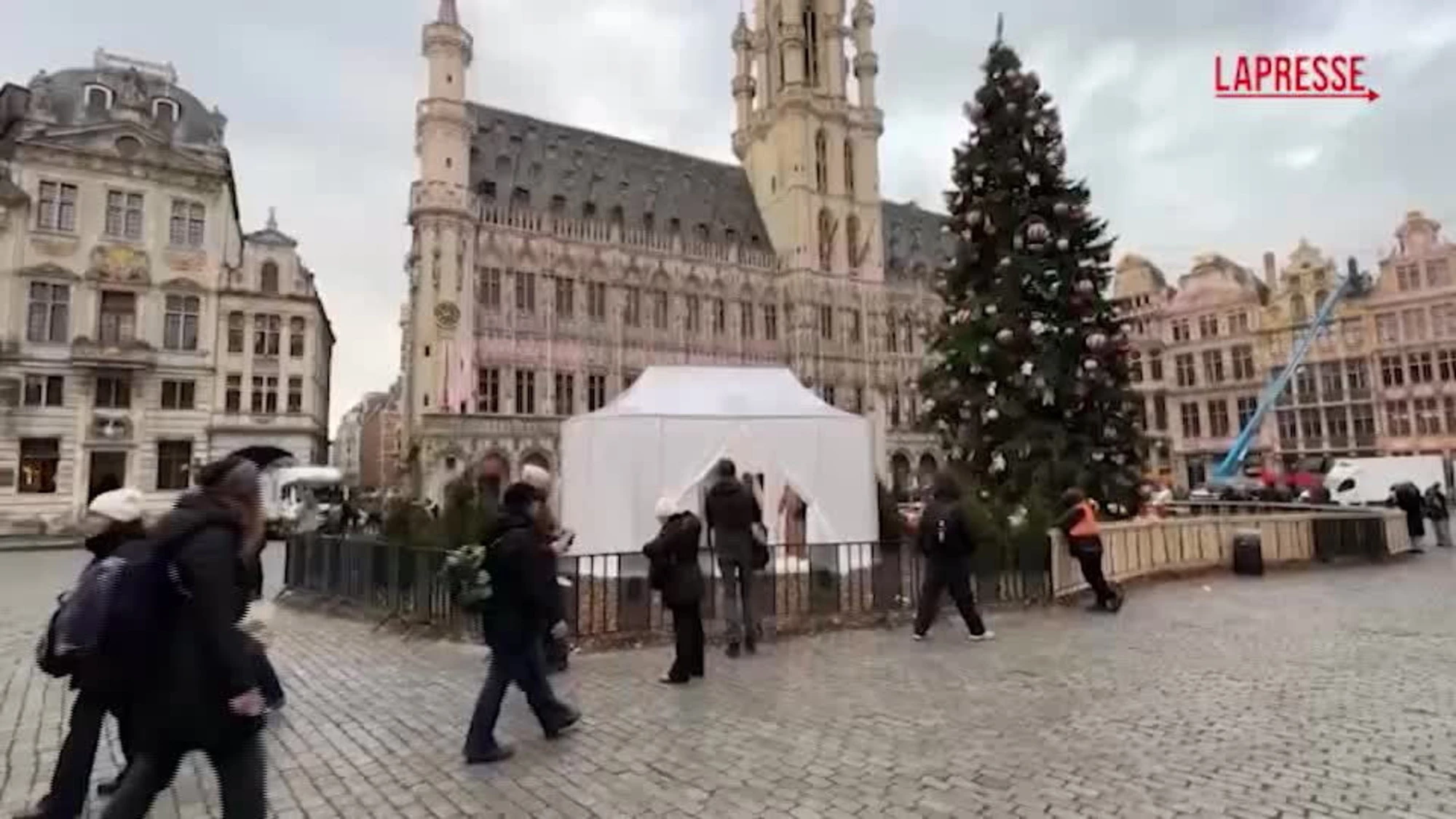 Belgio, lo sfregio al presepe: "Senza volto"