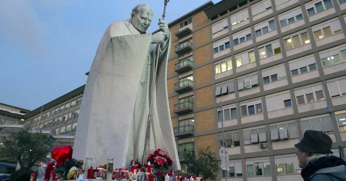 Notte tranquilla per il Papa, si è svegliato alle 8