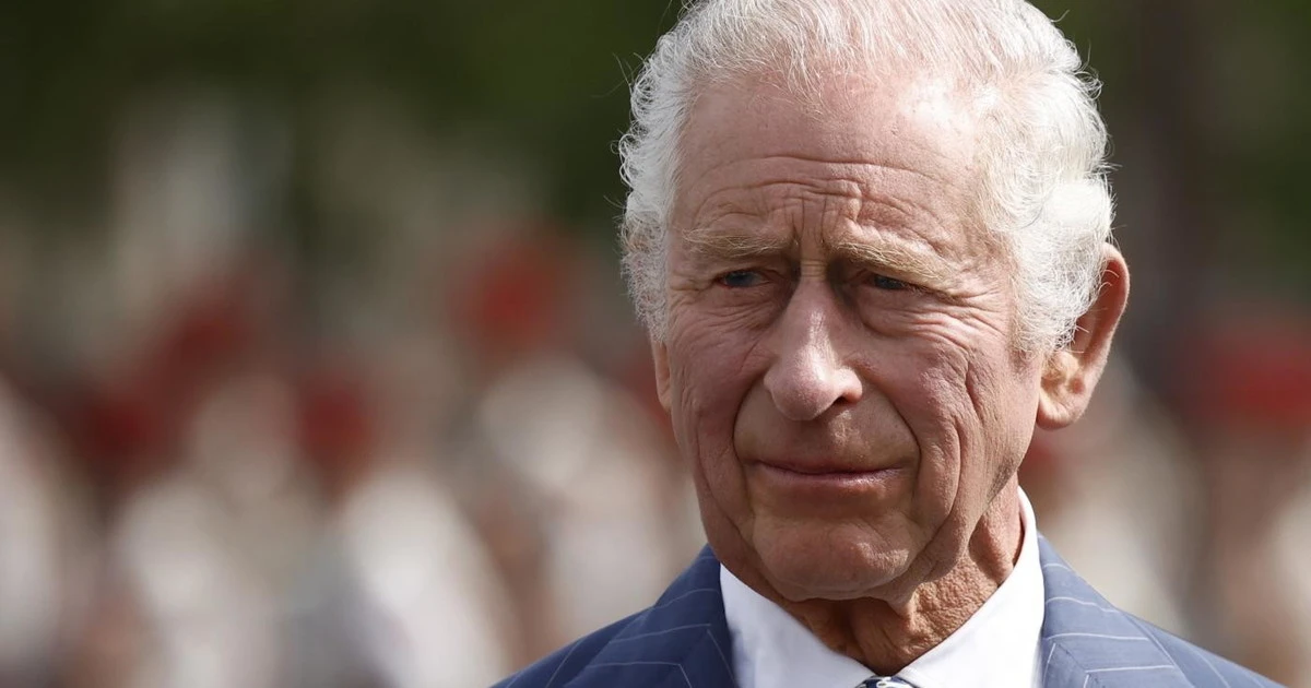 Re Carlo e il cancro, "fuga da Buckingham Palace": rumors pesantissimi