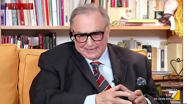 Piazzapulita, Sapelli a valanga e Formigli asfaltato: "Fate avanspettacolo". E Corrado impazzisce in diretta