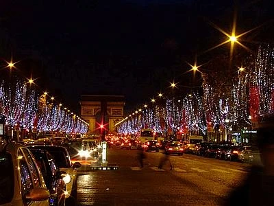 Parigi come Milano e Londra, dal 2014 meno auto nel centro della città