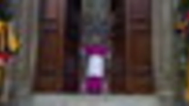 Conclave, chiuse le porte della Cappella Sistina con l'extra omnes