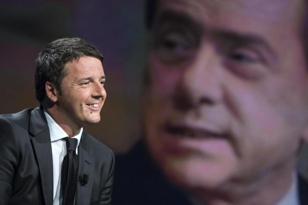 Matteo Renzi e l'sms per Silvio BerlusconI: "Il capo è un grande". L'ha mandato a Gianni Letta