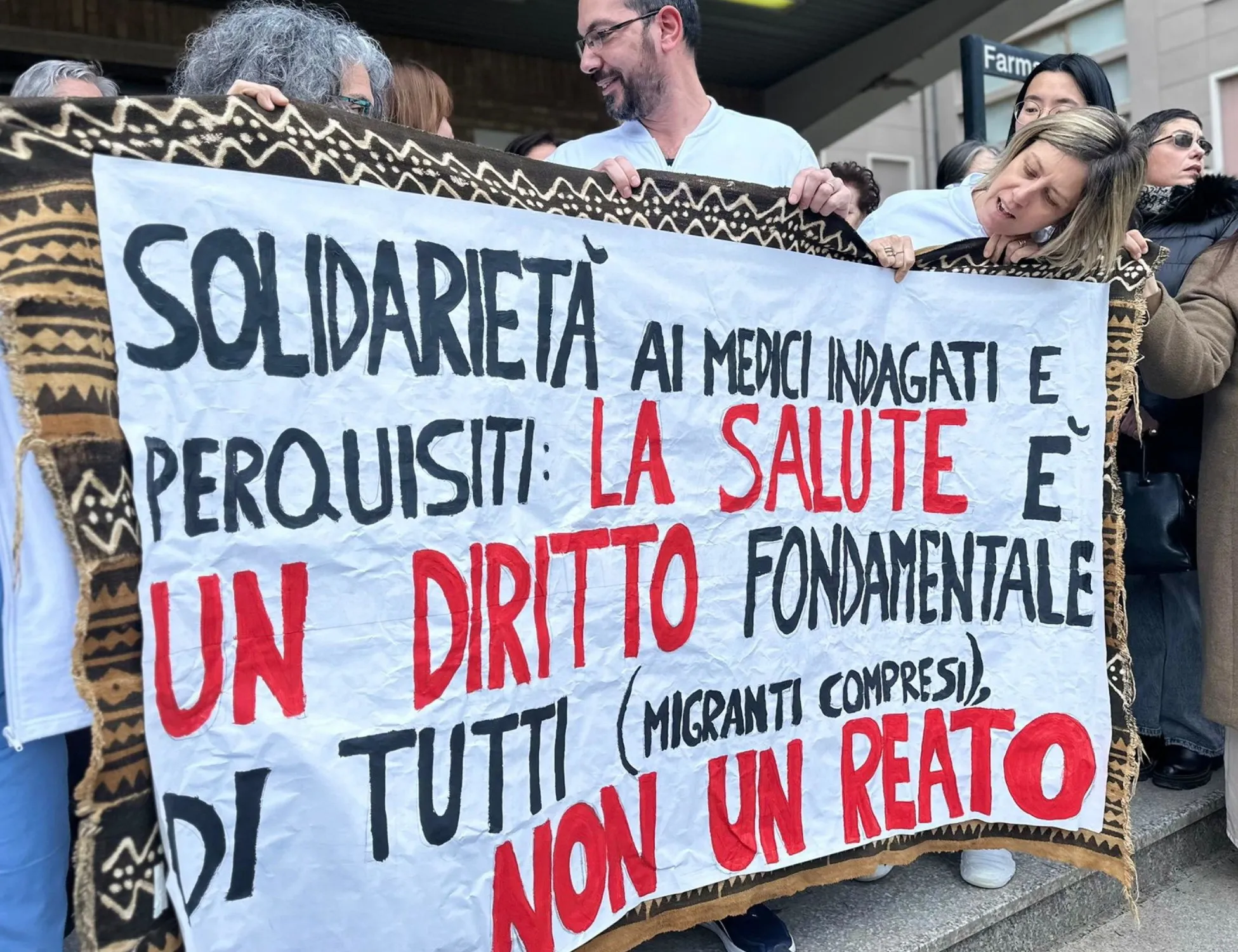 Leggi l'articolo: "Associazione a delinquere": il pm inchioda i medici che brigano per lasciarci gli immigrati 