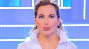 Pomeriggio 5, Barbara D'Urso sbrocca: "Basta col Demonio", la lezione alla madre in lacrime