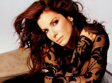 Sandra 'si regala' la prima scena di nudo