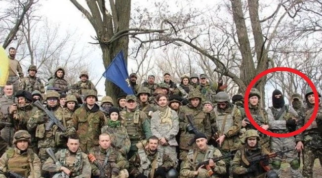 Kiev, il plotone fantasma del comandante uragano? Clamoroso: chi è il soldato col passamontagna, colpo al cuore di Putin