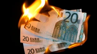 Paghetta ai figli? Arriva il blocco dei pagamenti, l'ultima zampata del Fisco: ecco chi rischia