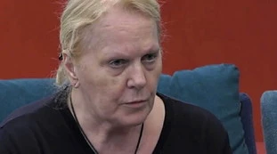 Gf Vip, Katia Ricciarelli brutalizza Miriana Trevisan: "Str***, leccac***, traditrice, a sberle". Signorini sotto-choc