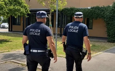 Poliziotto pestato in centro a Bologna: Lepore nella bufera