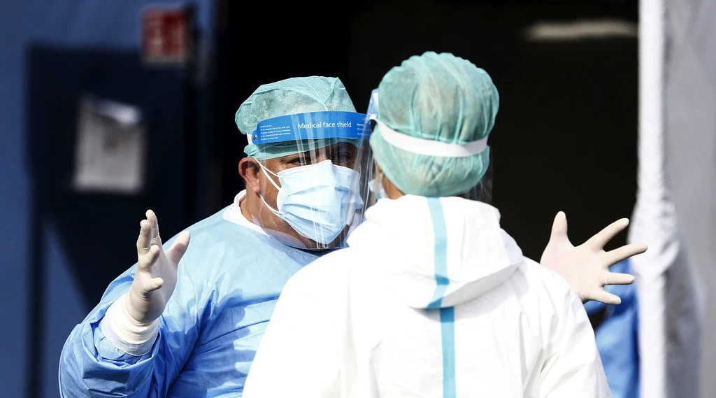 Coronavirus, infermiera positiva: "Aveva fatto il vaccino 24 ore prima"