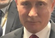 Vladimir Putin e Josè Mourinho a Russia 2018, alle loro spalle il vip italiano...