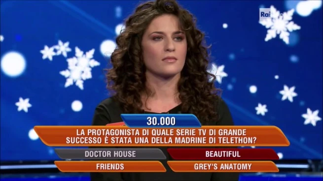 Flavio Insinna suggerisce la risposta a L'Eredità, disastro mai visto di Iole: risponde così, cala il gelo