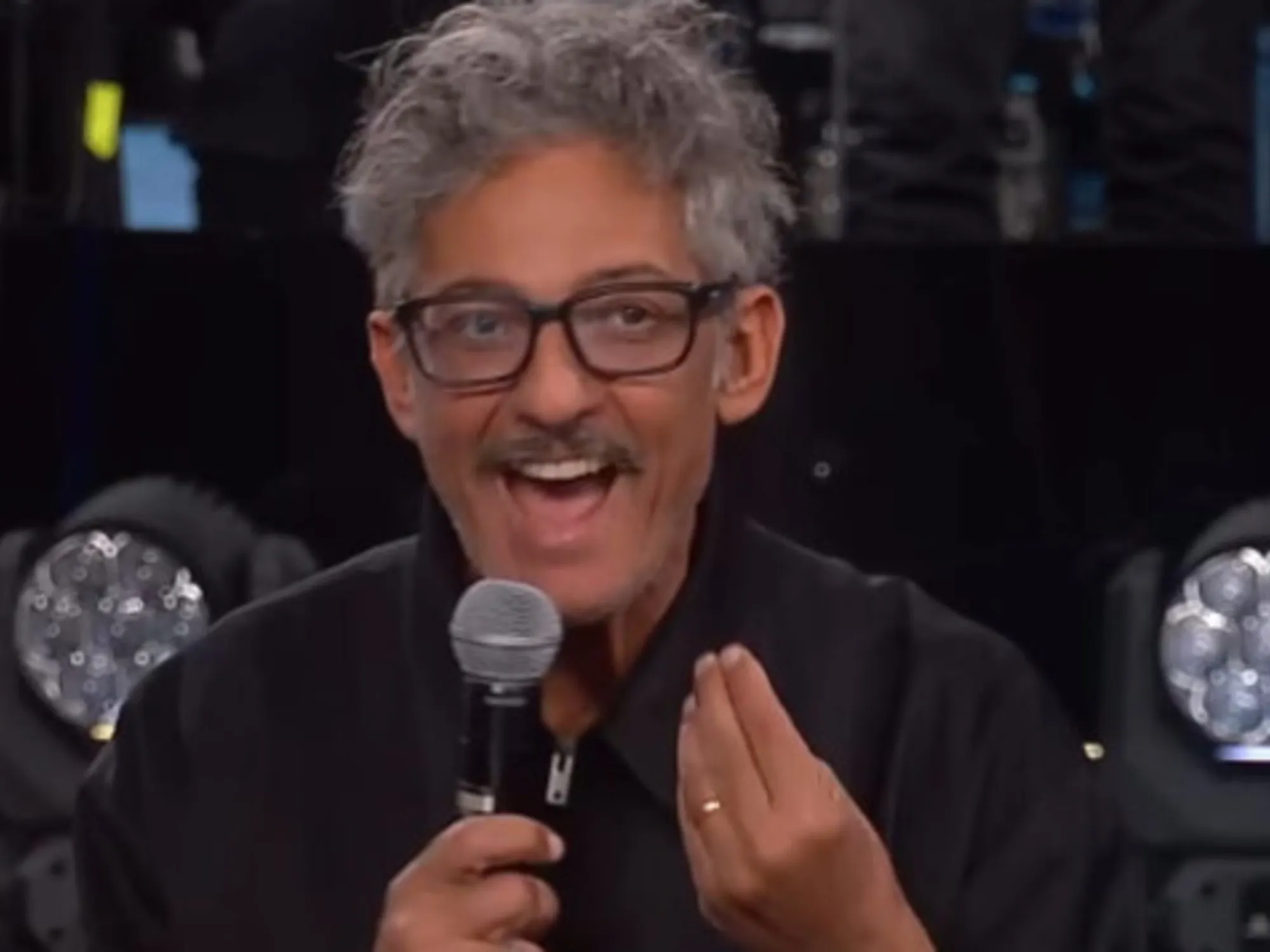 Leggi l'articolo: "Cosa chiedevano i calciatori": escort a Milano, bomba-Fiorello