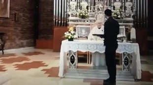 Gallignano, irruzione dei carabinieri in Chiesa: ci sono 15 persone a Messa. Il parroco si ribella: "Fuori di testa", tutti multati?