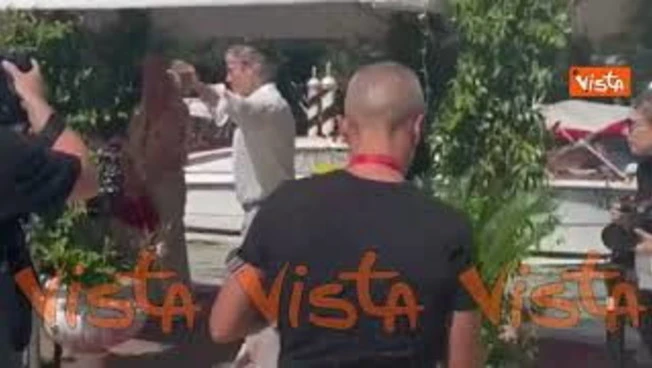 https://media.liberoquotidiano.it/cfJ15qpYLiYScLr1zywuSqZjAQqUbLBPt6_KP-aRDbI/width:800/quality:90/aW1hZ2VzLzIwMjUvMDgvMzAvMTEzMzE3NDIwLWVkNjM5YTVmLTdmMjktNGM2Yy05MjgxLTViZjY3ZDAxNTQxZC5qcGc.webp