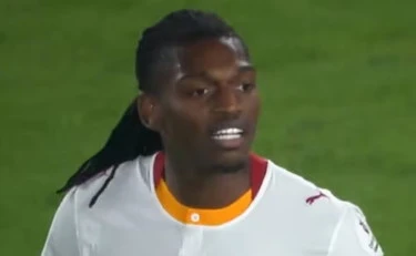 Rafa Leao massacrato in Turchia: "Questo qui ride mentre corre! Ma cos’è?"
