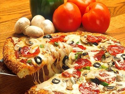 Gli italiani non rinunciano alla pizza e scelgono la modalità da asporto