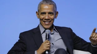 Barack Obama, bufera per il party dei 60 anni: invita 700 persone mentre dilaga la variante Delta 