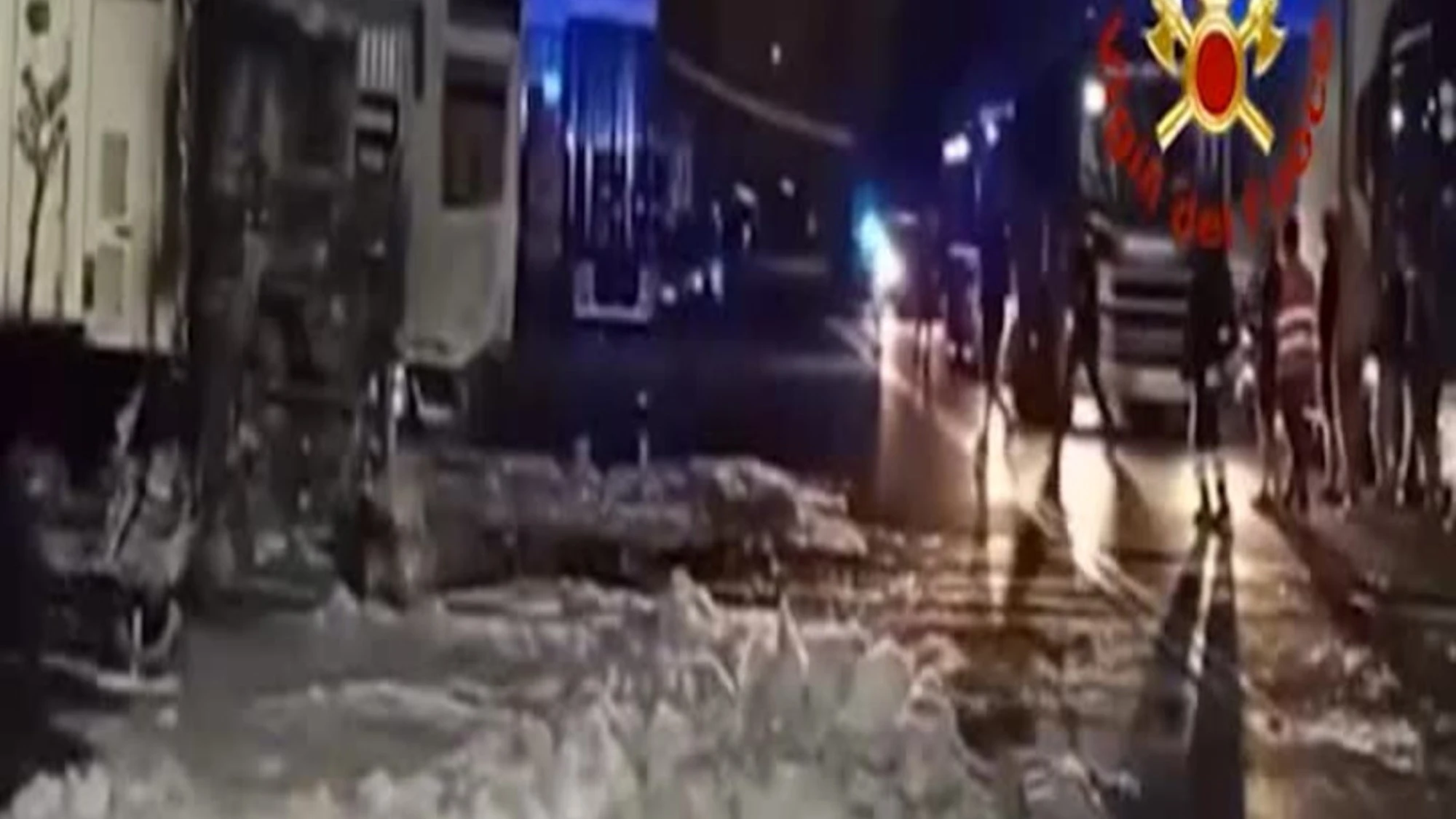 Trieste, camion in fiamme: intervengono i pompieri