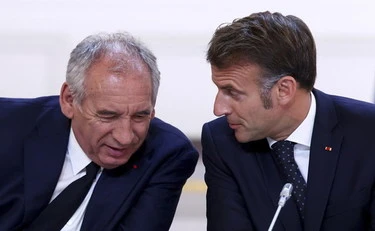 https://media.liberoquotidiano.it/cluDwn11MYEZ0NASt6xVz8KT4q3nD4jSBent5O88veY/width:800/quality:90/aW1hZ2VzLzIwMjUvMDkvMDgvMDcwNzA5NzkzLWRlNjMyNTBhLTdhMTAtNDhhZi1hMWFmLTQyMzkyNTZiZjY3My5qcGc.webp