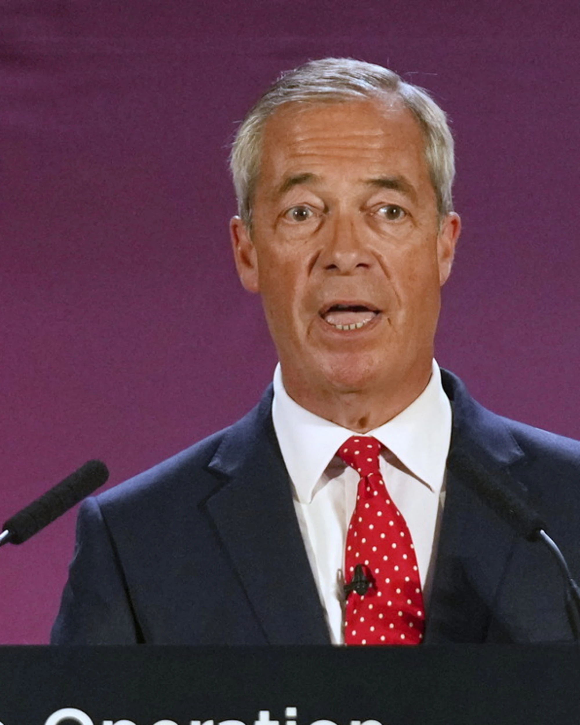 Migranti, britannici esasperati: ad averlo capito c'è solo Farage
