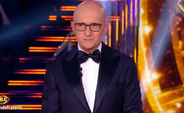 Alfonso Signorini sospende impegni con Mediaset: "Campagna calunniosa e diffamatoria"