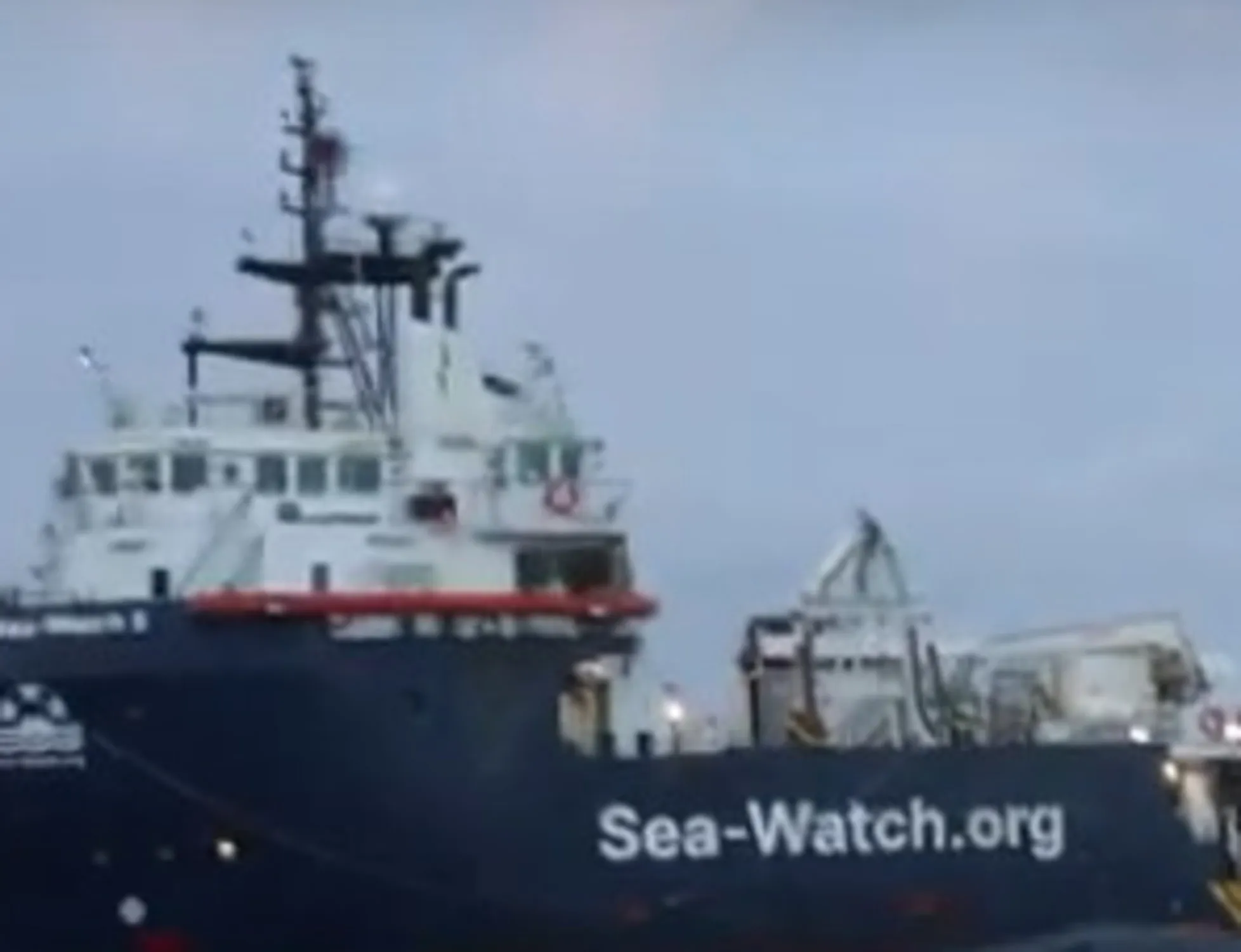Leggi l'articolo: Sea Watch disobbedisce: sbarco a Trapani. Che cosa rischia ora
