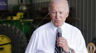 Joe Biden, il veleno di Putin: "Voglio giocare a hockey", il retroscena sull'incontro sfumato