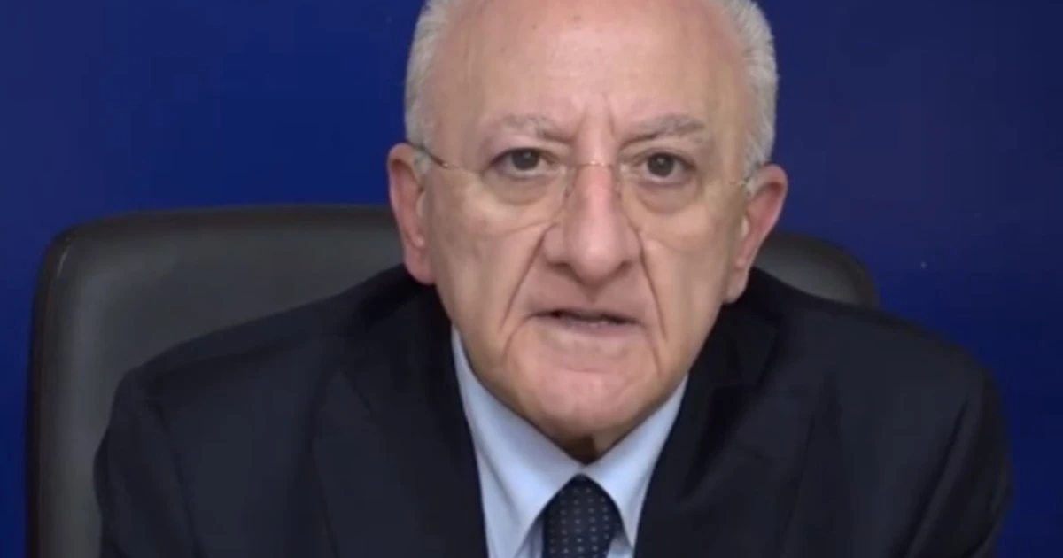 Sanremo 2023, De Luca si scatena: "Imbecilli, volgari, cafoni"