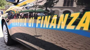 Napoli, contrabbandiere di sigarette riceveva il reddito di cittadinanza dal 2019: arrestato