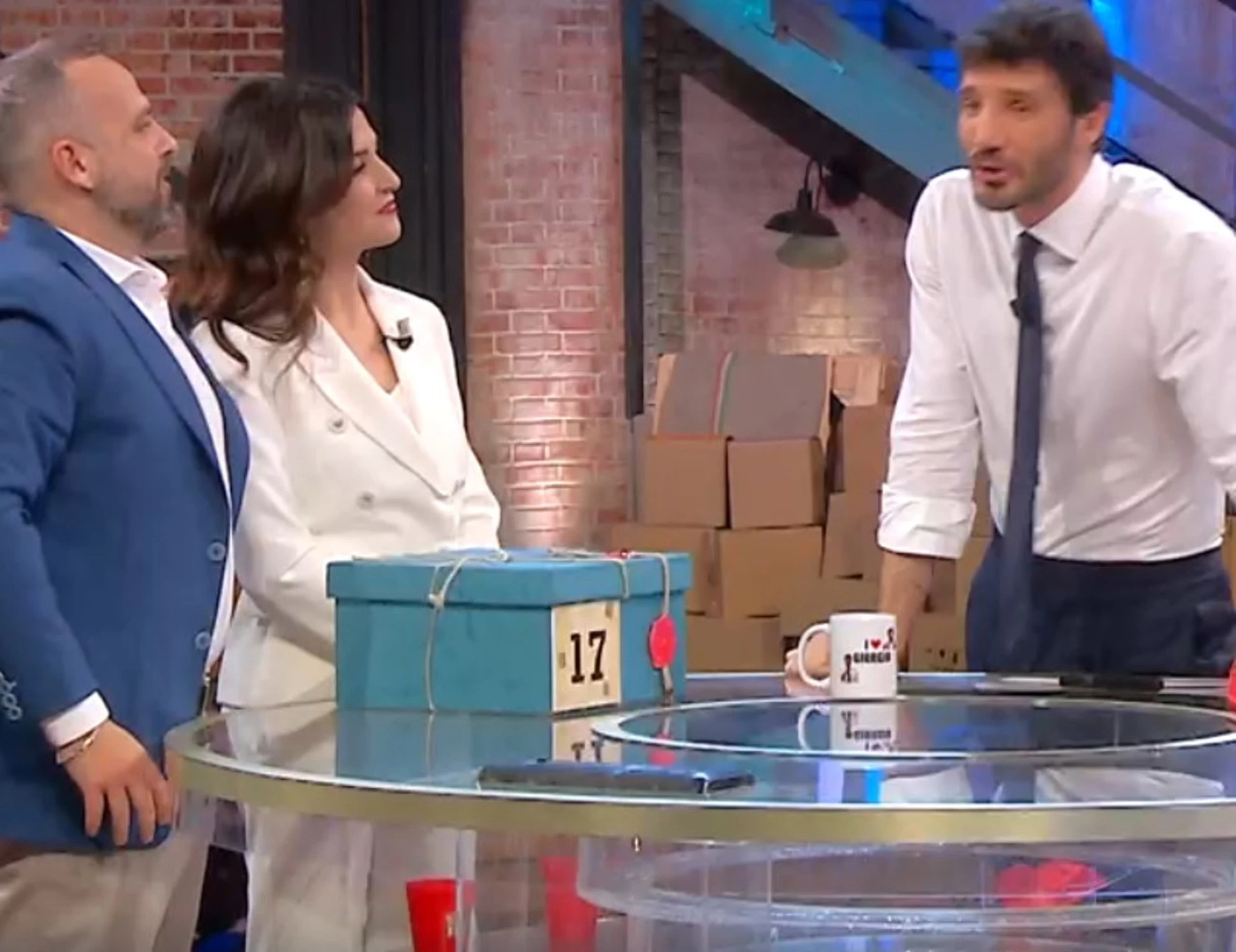 Affari Tuoi, attacco-choc a Maria e al marito: "Non capiscono una seg***"