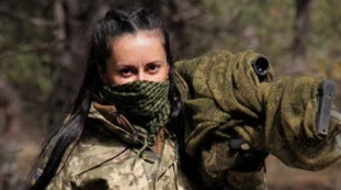 Ucraina, spunta "Lady morte": ecco chi è il cecchino che sta terrorizzando i russi 