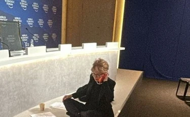 Otto e mezzo, la foto di Lilli Gruber dopo l'incendio che fa impazzire i social