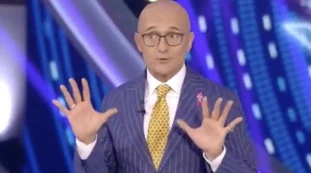 Grande Fratello Vip, una bomba a poche ore dalla diretta. "Abbandonano". Signorini, stavolta è quasi un dramma