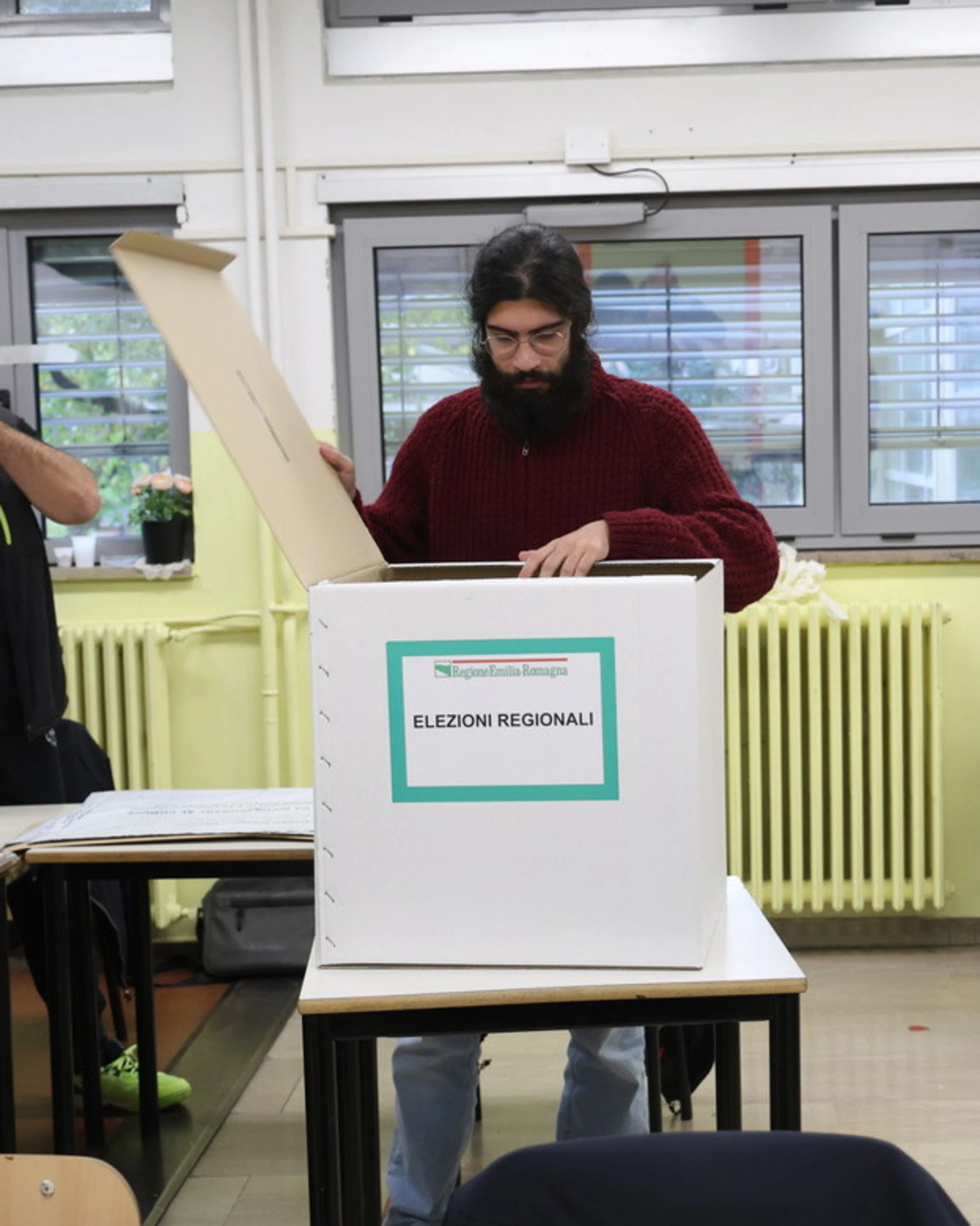 Sondaggio, una supermedia esplosiva: chi crolla a sinistra