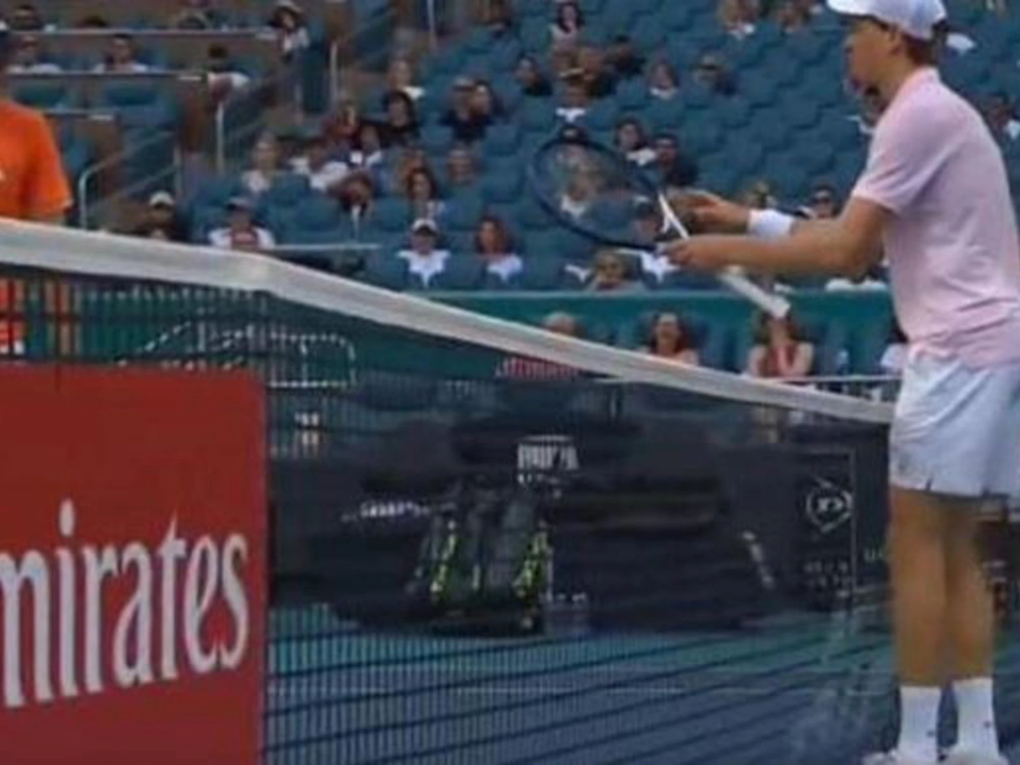 Jannik Sinner colpisce Michelsen, tensione a Miami: cos'è successo