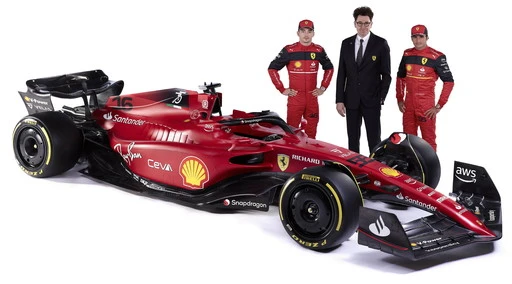 Ferrari, ecco la nuova F1-75. John Elkann: "Tutto in mano a Binotto, Leclerc e Sainz", si può solo vincere