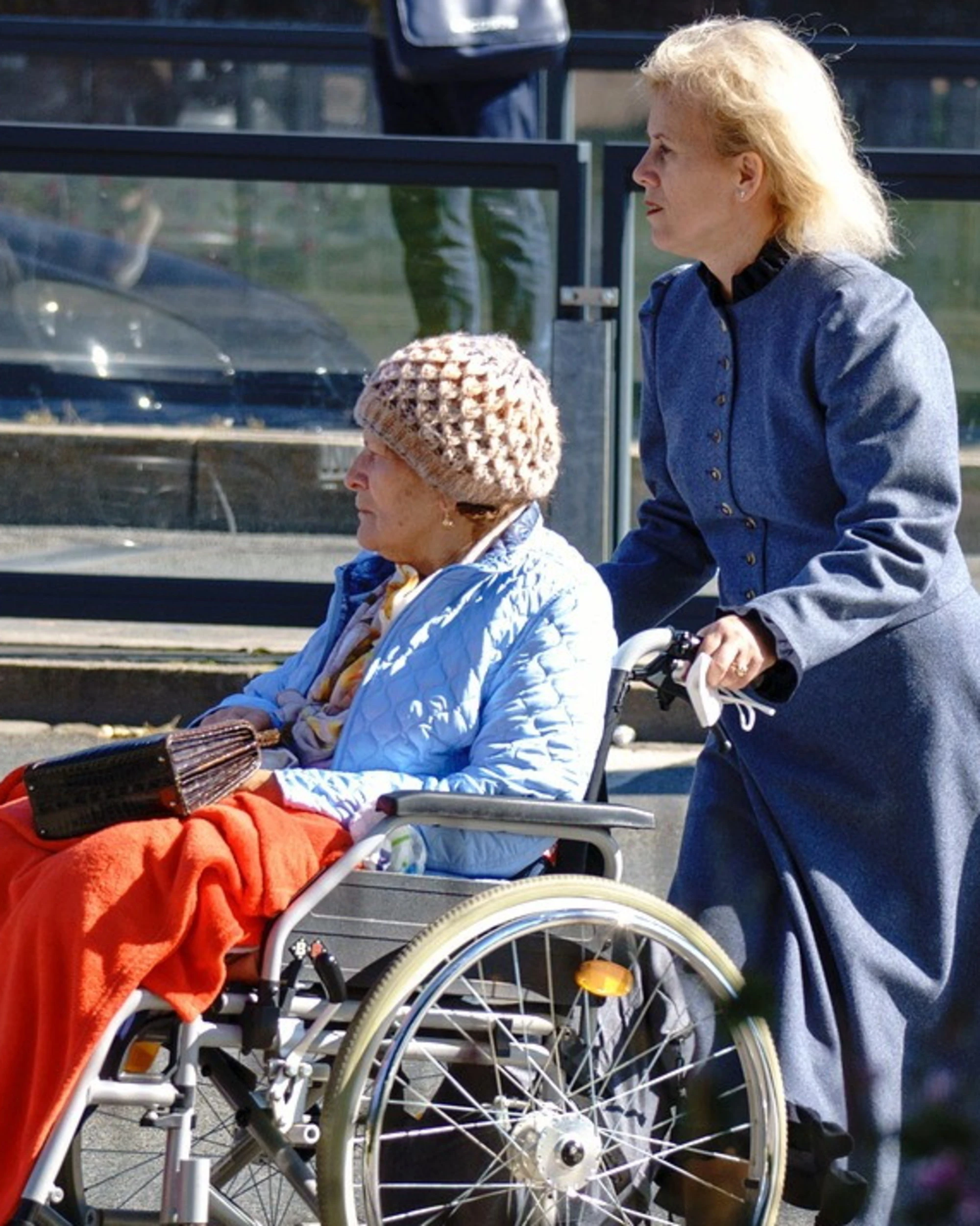Badanti, maxi blitz: 7 donne arrestate in tutta Italia