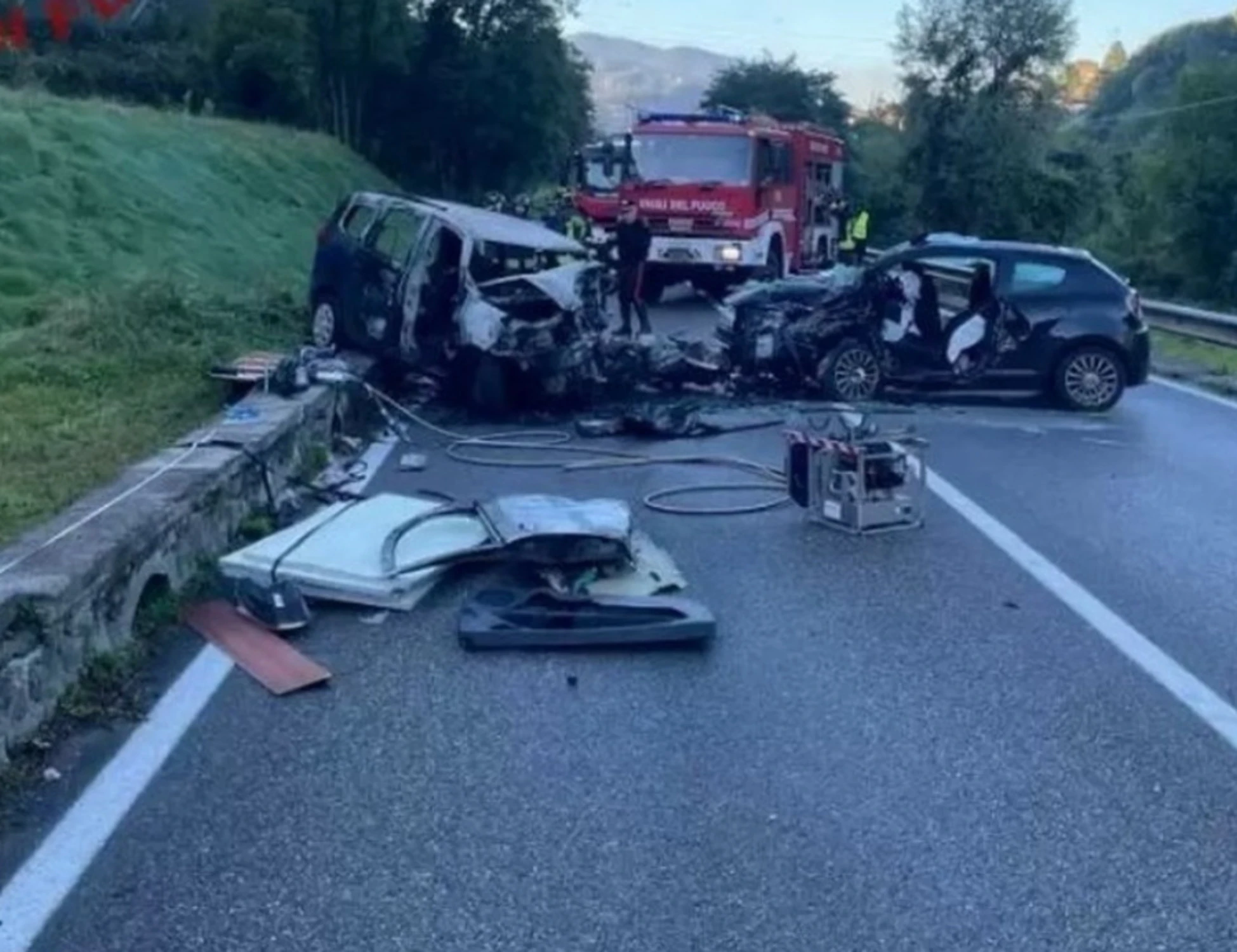 Varese, auto sbanda e investe cinque pedoni: morta una 17enne, bilancio drammatico
