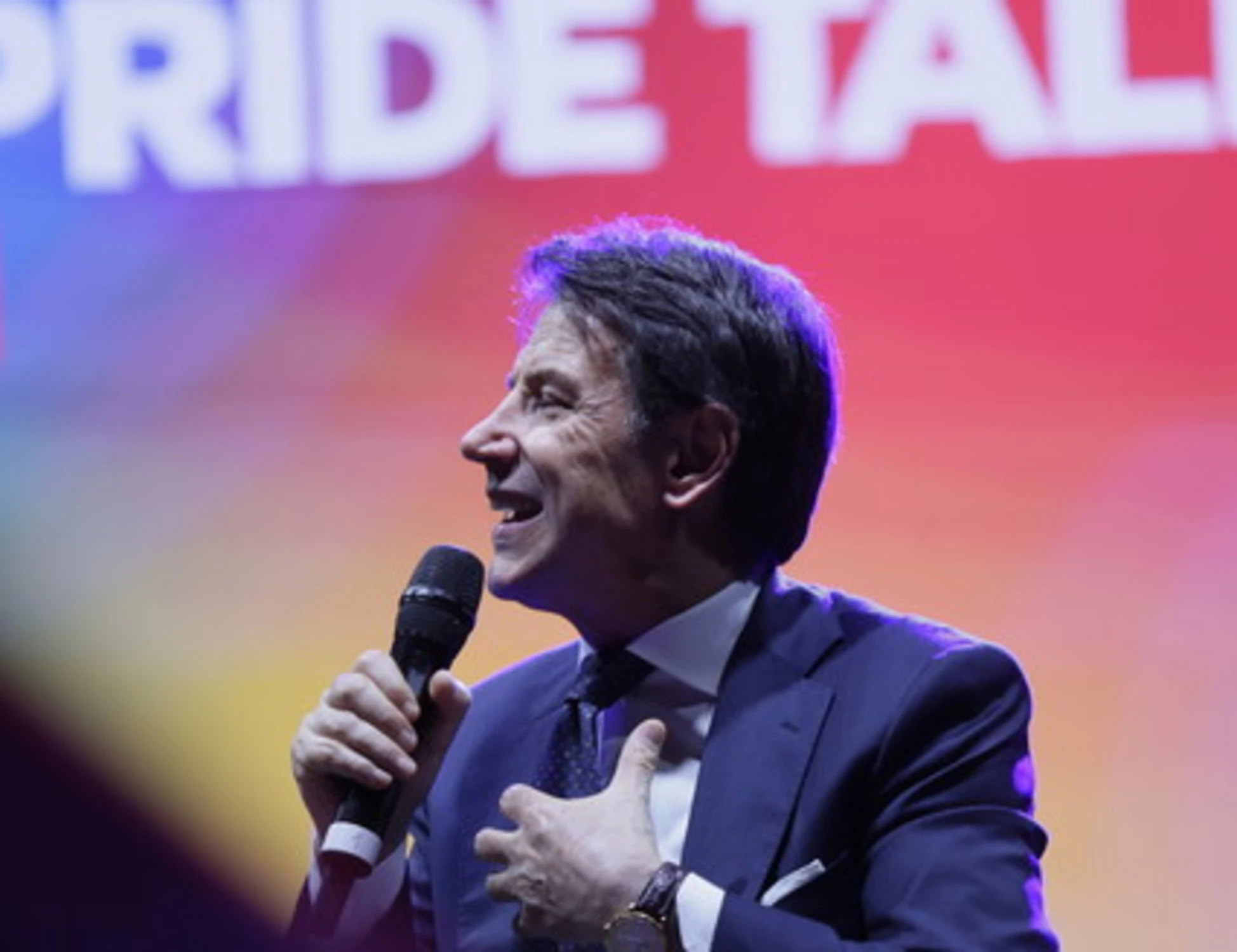 Giuseppe Conte ha comprato le mascherine scartate perfino dai cinesi
