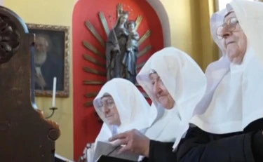 Fuga dalla casa di riposo, suore occupano convento