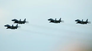 Polonia, decollano gli F-16 per intercettare i missili russi: tensione con Mosca