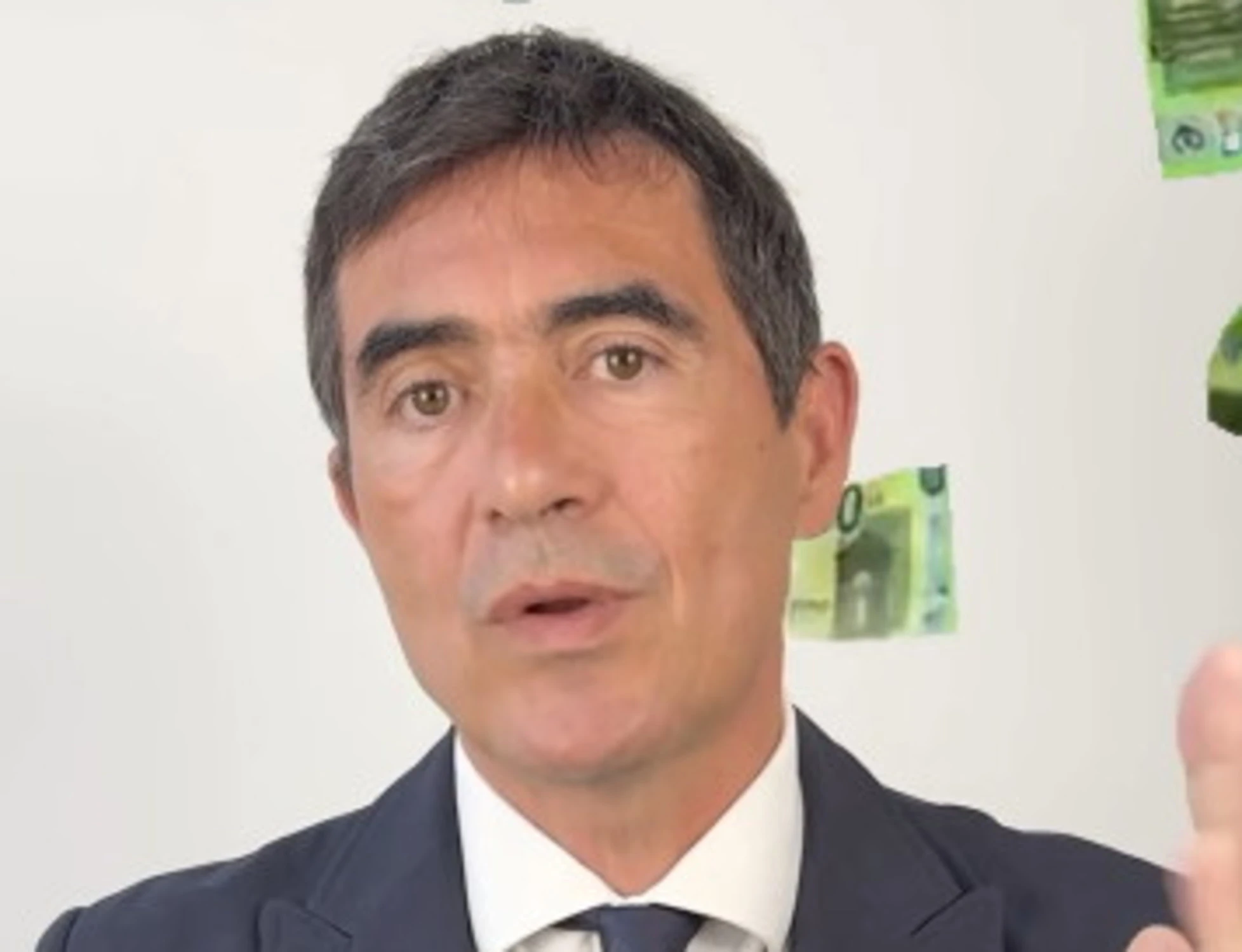 Fratoianni, l'ultima pagliacciata: "Quando avrò finito...". Soldi e tasse, il video che può affondarlo
