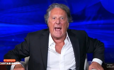 Enzo Iacchetti, l'attacco-choc: "Fascistelli, saltate finché non crollerà il palco"