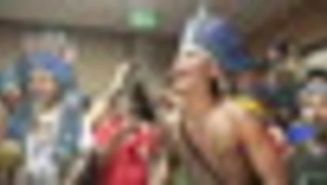 Brasile, gli indigeni nei corridoi della COP30 tra maracas e danze