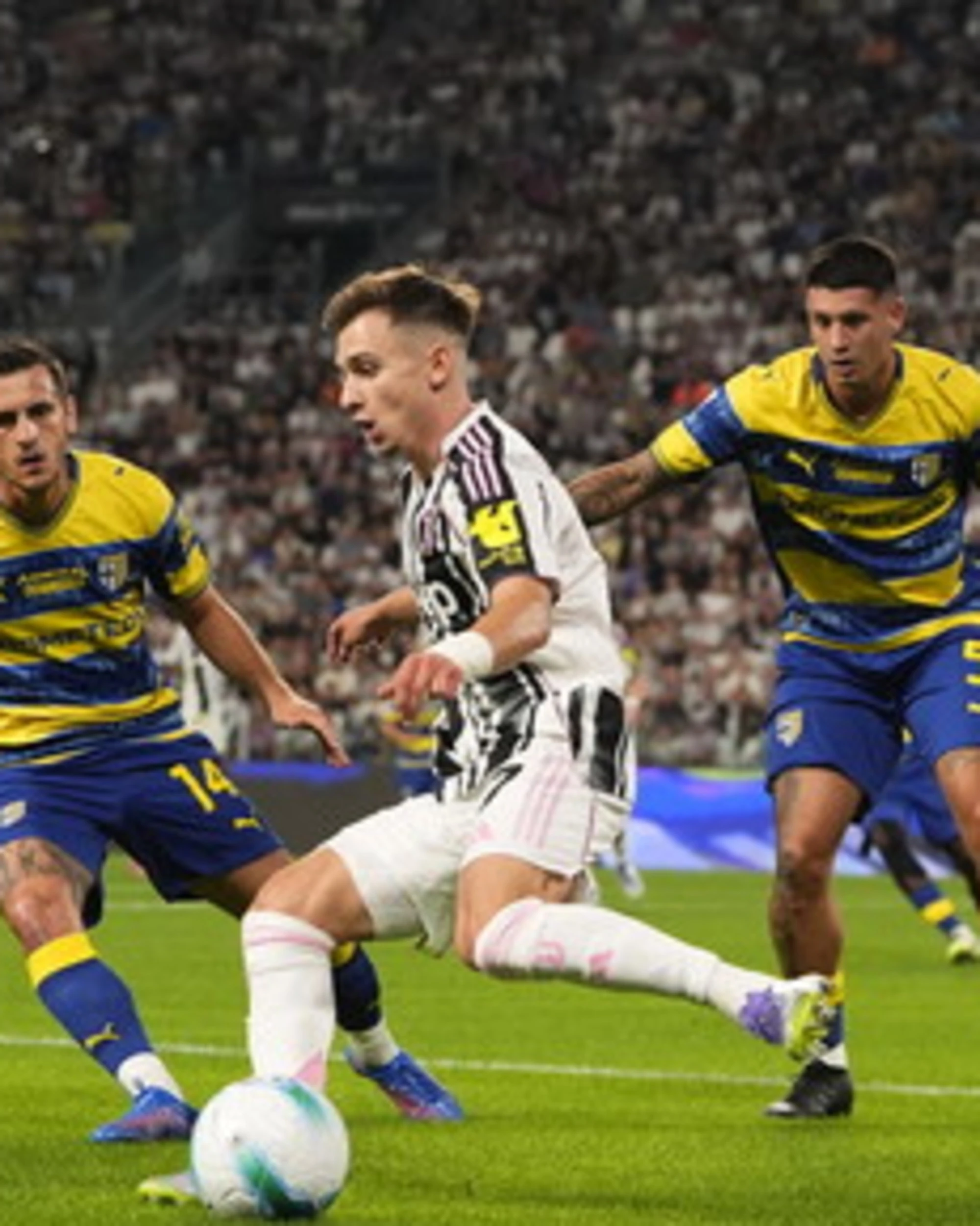 Juve-Parma 2-0, i bianconeri volano con i gol di David e Vlahovic