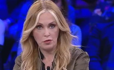 https://media.liberoquotidiano.it/d-ktyarbNhR7C_3YfBZFF_Ork_hbTvu1uFbhnc03UVI/width:800/quality:90/aW1hZ2VzLzIwMjYvMDYvMDQvMDgzMjI0Mjk5LTA0MTEyNmQzLTk3MjctNGM3YS05Zjg0LTg4OGQ1ZjBmOWQzZi5qcGc.webp
